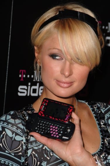 Paris Hilton holding up a T-Mobile Sidekick in 2006