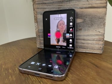 Samsung Galaxy Z Flip 4 in Flex Mode on TikTok